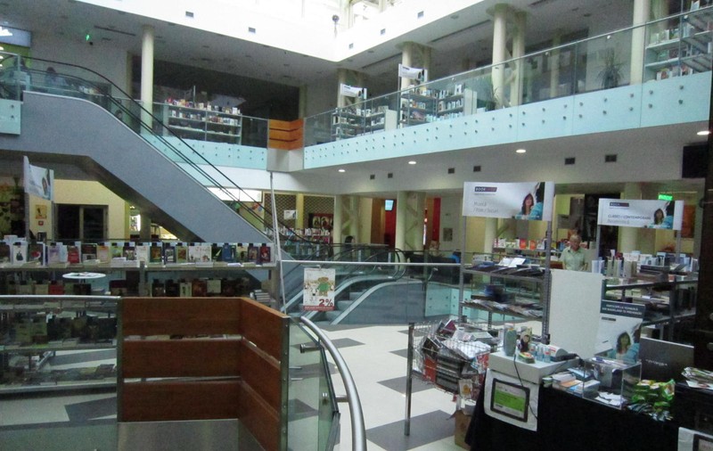 BookLand: carte nouă şi haine vintage la Baia Mare 