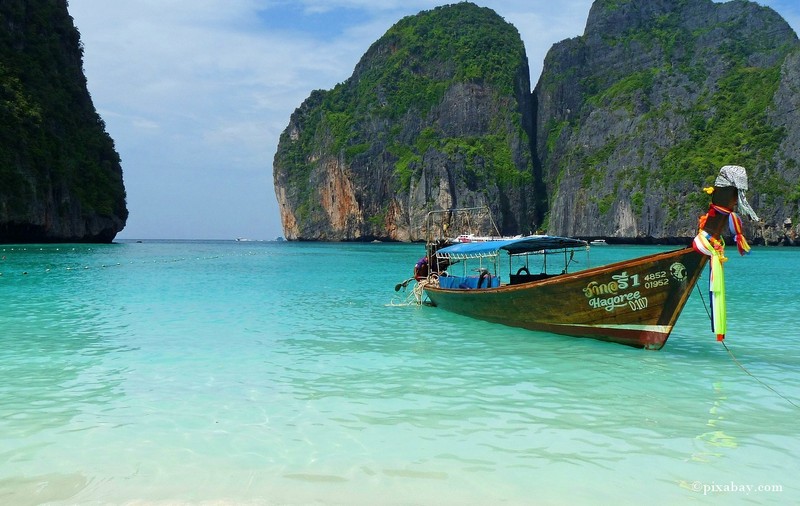 (P) Sărbătorește Anul Nou, pe plajele albe din Phuket!