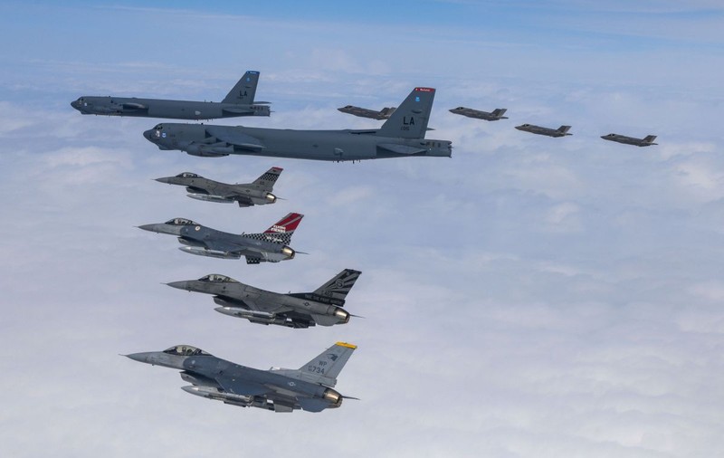 Coreea de Nord avertizează SUA că poate doborî avioanele de spionaj care îi încalcă spațiul aerian