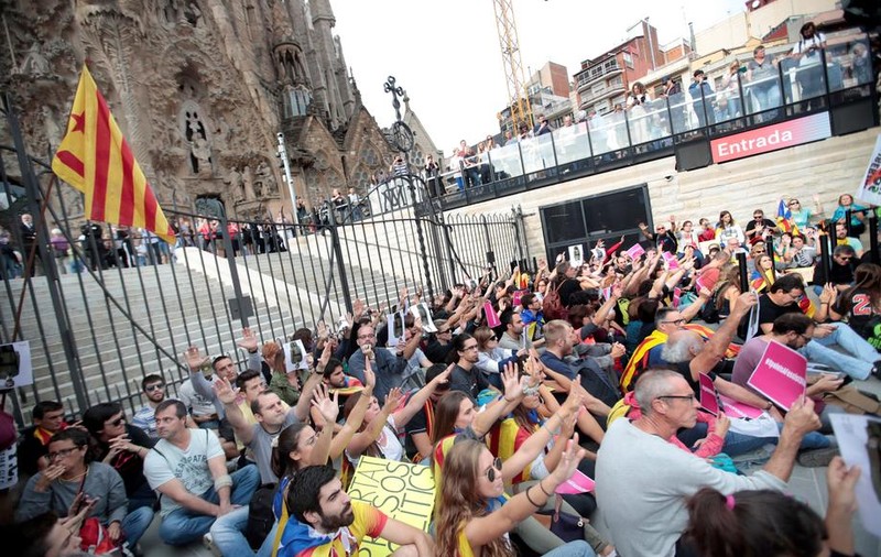 Sagrada Familia, închisă din cauza protestelor din Barcelona. Mii de protestatari au blocat accesul în catedrală | VIDEO