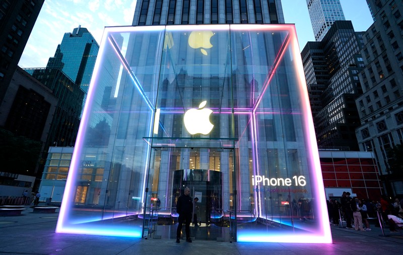 Apple investește 500 de miliarde de dolari în SUA și vrea să creeze 20.000 de locuri de muncă în cercetare în următorii patru ani