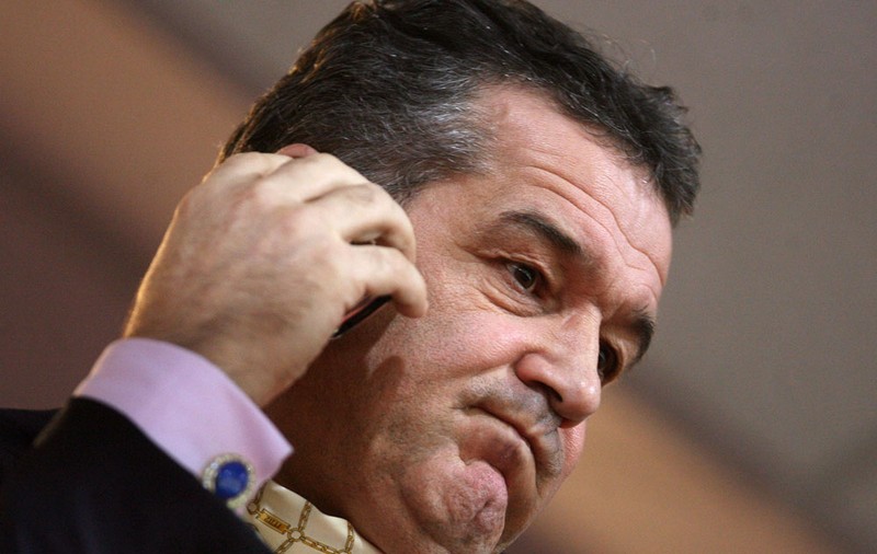 Cu conturile blocate, Becali spune că a aranjat mutarea Stelei la Buzău