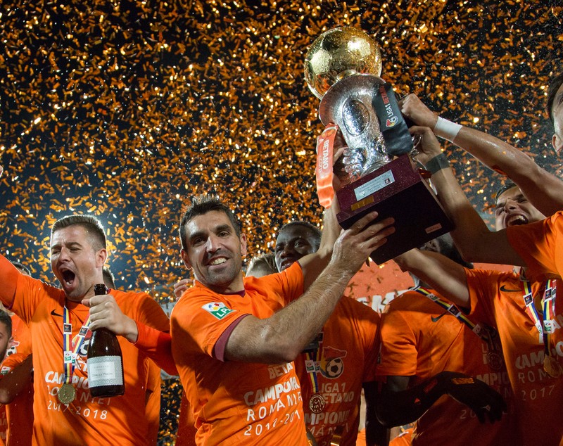 CFR Cluj, campioana României la fotbal în 2018. Imaginile bucuriei. ”Bursucul” vrea să continue, dar e sigur: ”Dacă jucam ca Barcelona eram acum pe locul 8” / FOTO