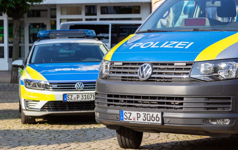 Germania a pus sub acuzare, după 30 de ani de la comiterea faptei, un bărbat suspectat că a incendiat un adăpost pentru migranți