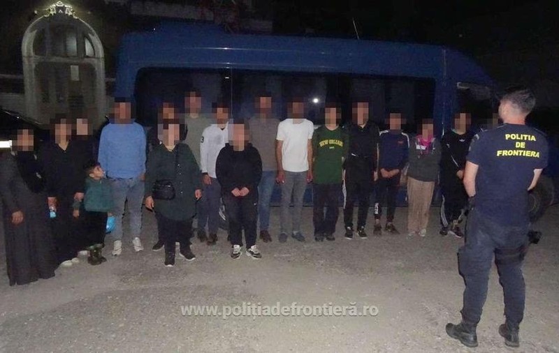 Migranți sirieni, prinși de polițiștii de frontieră din Dolj după ce au traversat ilegal Dunărea cu o ambarcațiune