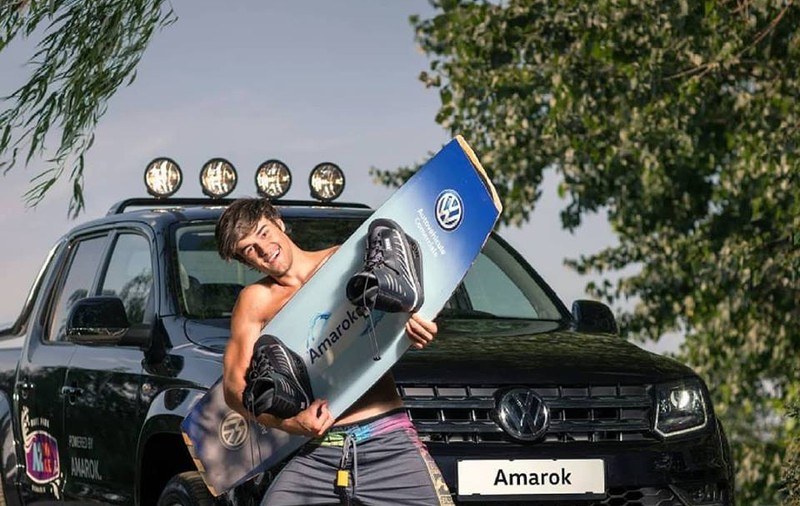 Dan Bittman și-a angajat fiul cel mare la baza de sporturi nautice a familiei! Alex s-a făcut instructor de wakeboarding