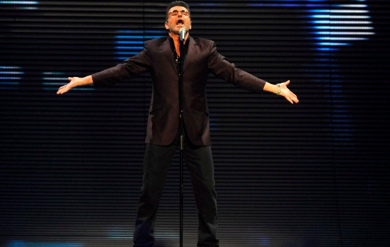 Bărbatul cu care s-a sărutat George Michael era "închiriat" de pe internet