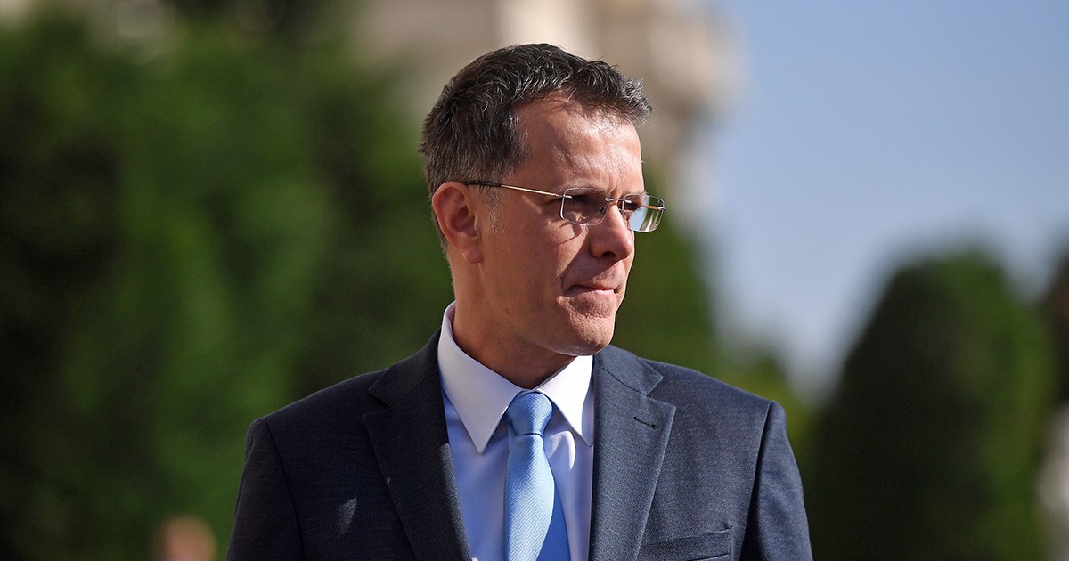 Ionut Mosteanu, ministrul apararii nationale, participa la ceremonia de predare-primire a mandatului ministerial, la sediul MApN