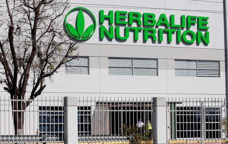 Femeia a dat în judecată Herbalife, după ce a fost împinsă în piscină și rănită grav la o petrecere a companiei. Ce daune cere