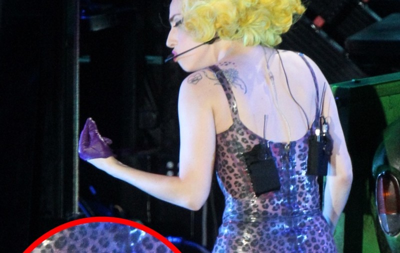 Lady Gaga e plină de celulită, dar umblă tot despuiată!