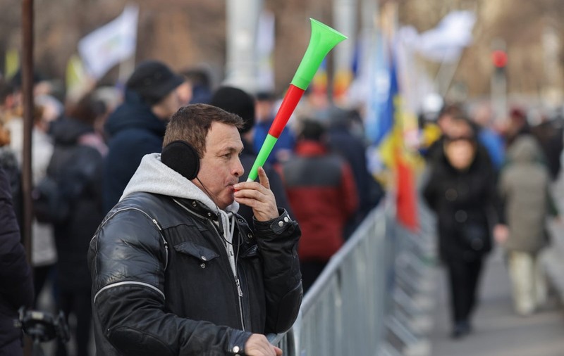 Angajații Metrorex protestează în fața Guvernului, supărați că nu le cresc salariile. Sindicaliștii anunță o grevă japoneză