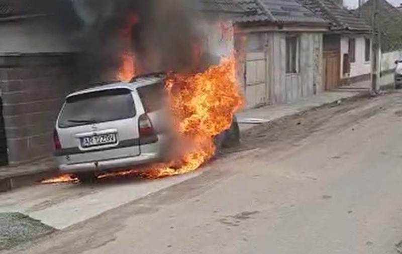 A vrut să golească rezervorul de benzină dându-i gaură cu bormașina, autoturismul a luat foc, la Arad