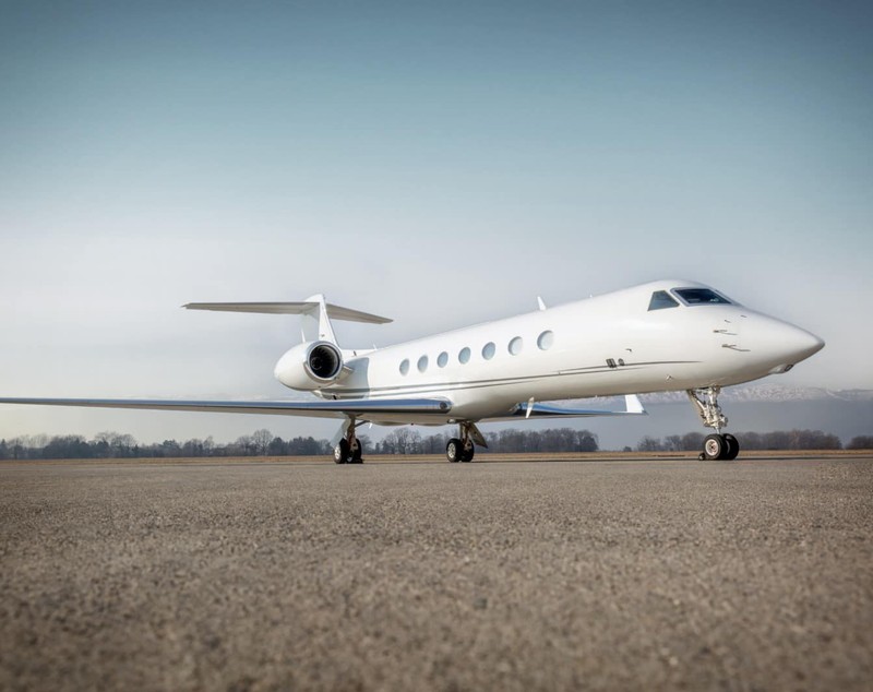 Cum arată avionul de lux cu care zboară Iohannis în Emiratele Arabe. Aeronava, închiriată tot de la firma luxemburgheză