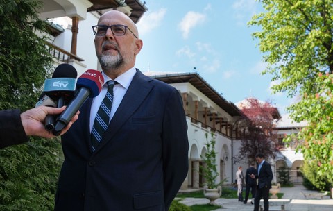 „PNL, USR și PSD s-au legat fiecare de câte un stâlp”: Kelemen Hunor a spus ce vrea UDMR și cum poate trece România prin criza politică
