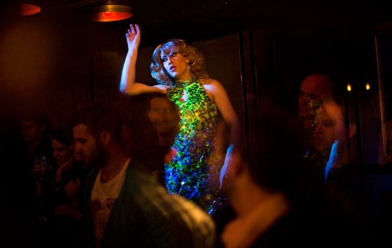 În Cluj există un singur club gay! Clienții se simt ca în familie! Află-i povestea!