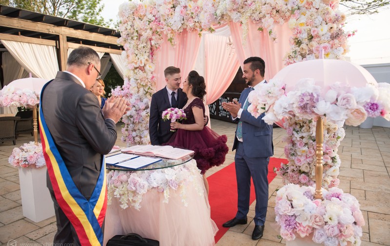 Decorul perfect pentru cununia civilă în aer liber: idei și inspirație