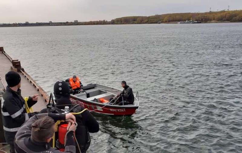Marinar căutat de scafandri în Dunăre, după ce a dispărut de la bordul unui șlep în portul Calafat