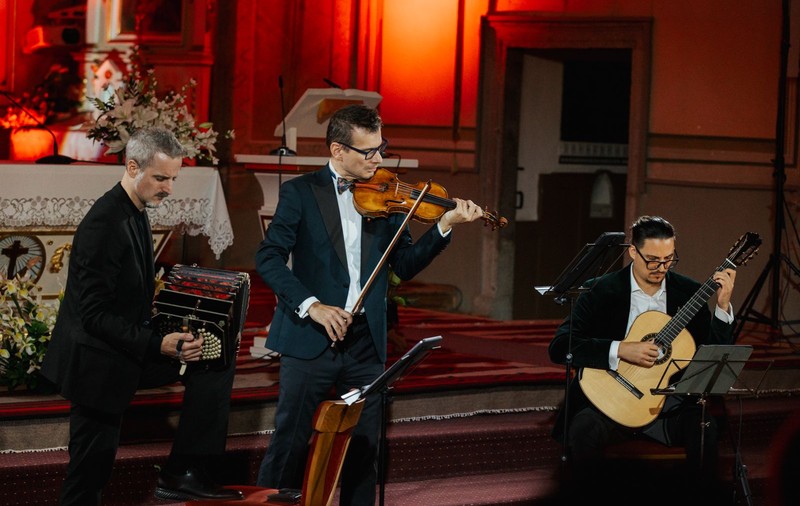 REPORTAJ Turneul Stradivarius 2026. Cum se văd minciuna și trădarea, fake-ul și respectul la Siret Suceava, la Bălcescu-Bacău și Șumuleu Ciuc