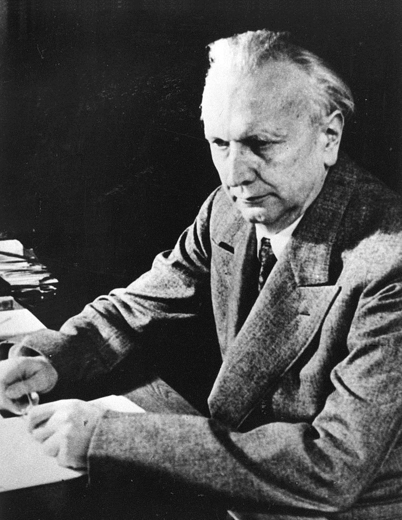 Filozoful Karl Jaspers, în 1946