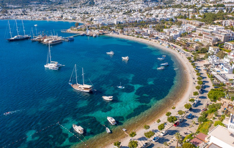 Orașul denumit „Saint Tropez-ul Turciei”, dar care are prețuri cu 40% mai mici decât pe Riviera Franceză. O ieșire la restaurant costă doar 23 de euro