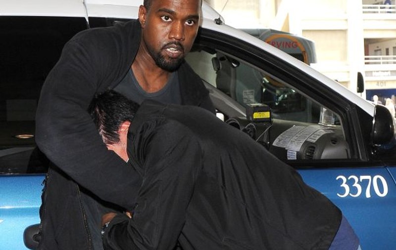Şi-a ieşit din pepeni şi a sărit la bătaie! Kanye West, isteric la vederea fotografilor! | FOTO