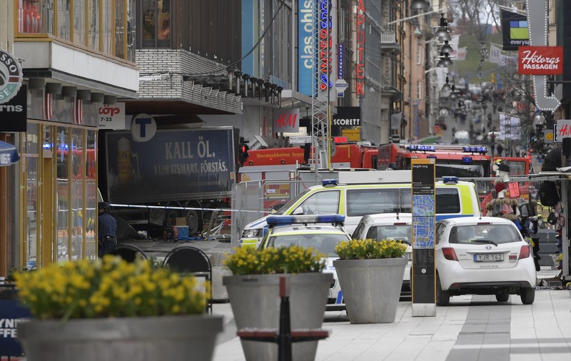Atentatul din Stockholm ar fi putut să fie dejucat. Autoritățile au fost avertizate că suspectul este simpatizant ISIS