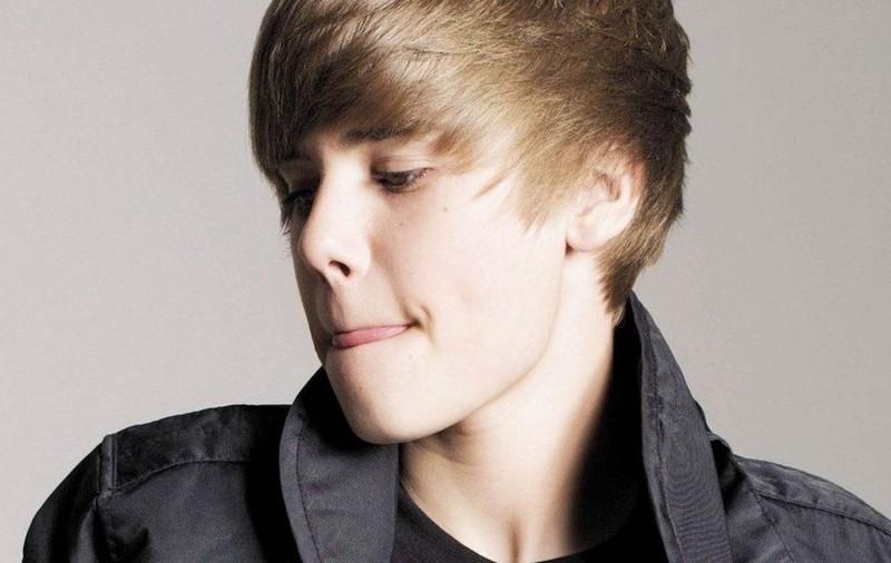 Justin Bieber îşi scoate părul la vânzare pe eBay. Vezi cât costă o şuviţă!