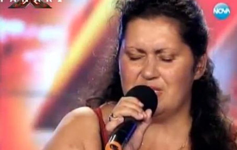 Michael se răsuceşte în mormânt! O româncă e convinsă că are talent şi cântă... de MORI DE RÂS | VIDEO