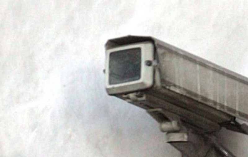 Ca-n filmele de comedie. Camera de supraveghere a Poliţiei Municipale din Gorj a fost furată de sub naşul şefilor