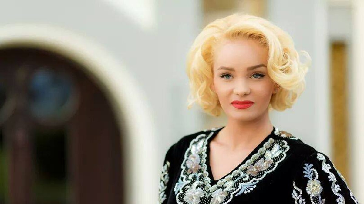 Maria Constantin îi dă replica Andei Ghiță. Blonda trebuia să fie nașa fiului său