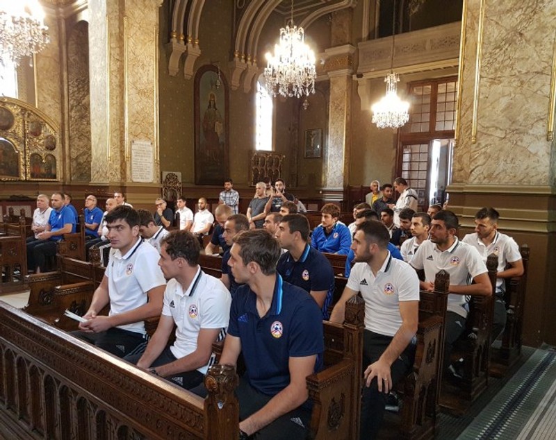 LIVE TEXT România - Armenia, preliminariile CM 2018 1-0. Maxim pentru o victorie minimă. Stancu a ratat un penalty, oaspeții au jucat o oră în 10! Kazahstan - Muntenegru 0-3, Danemarca - Polonia 4-0 | FOTO&VIDEO