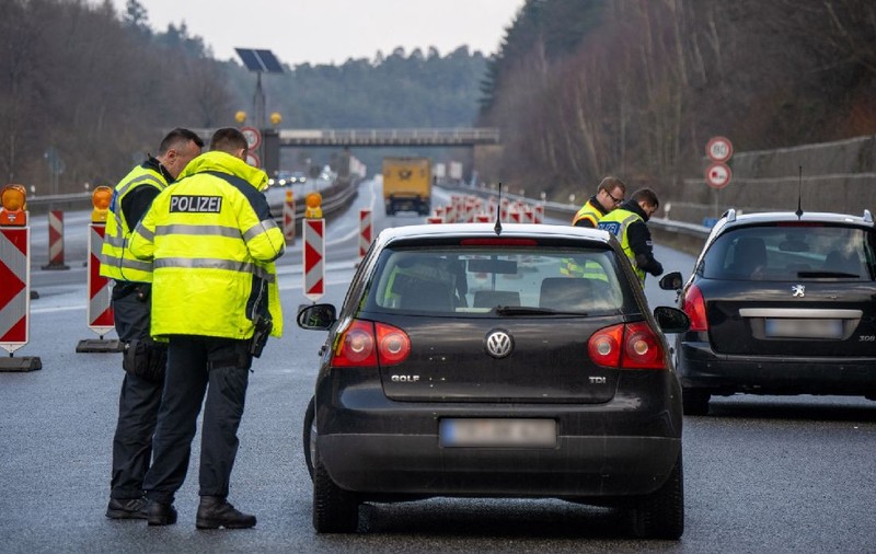 Fugar român, prins pe autostrada A3, în Germania. Polițiștii l-au arestat pe loc la granița cu Olanda
