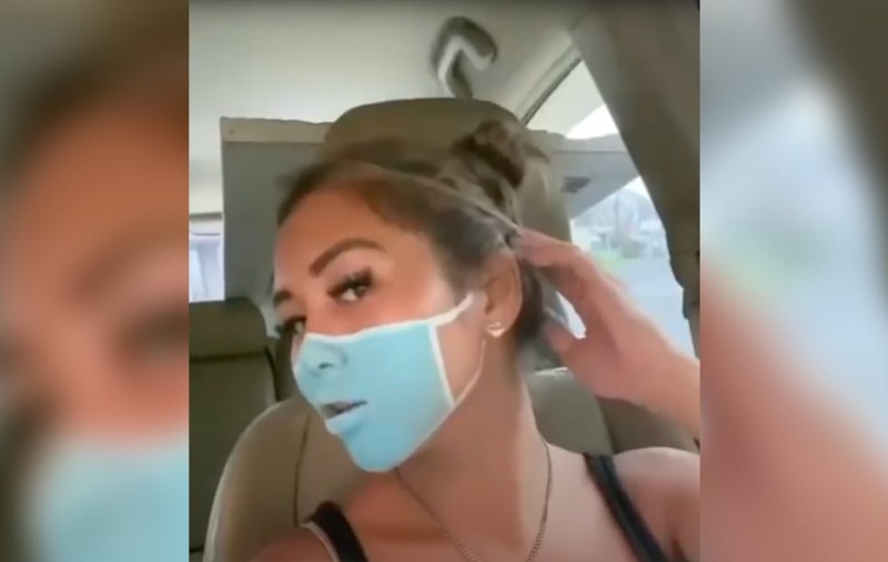 Farsa cu masca de protecție pentru care doi vloggeri riscă să fie expulzați din Bali