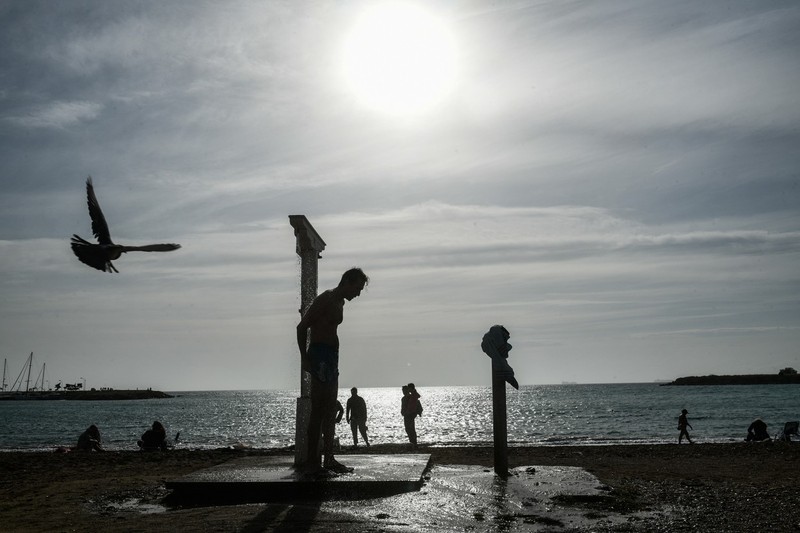 Imagine surprinsa ieri, 10 ianuarie, pe o plajă de lângă Atena. Foto: Profimedia