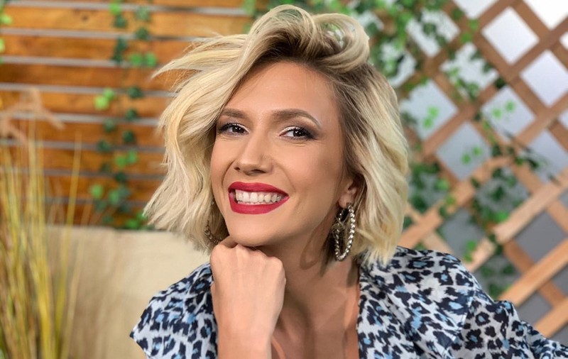 Adela Popescu, cu burta la vedere înainte să nască al treilea copil. „O poză brută, neretușată”