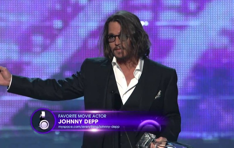 Johnny Depp și Sandra Bullock, premiați la gala People's Choice (VIDEO)