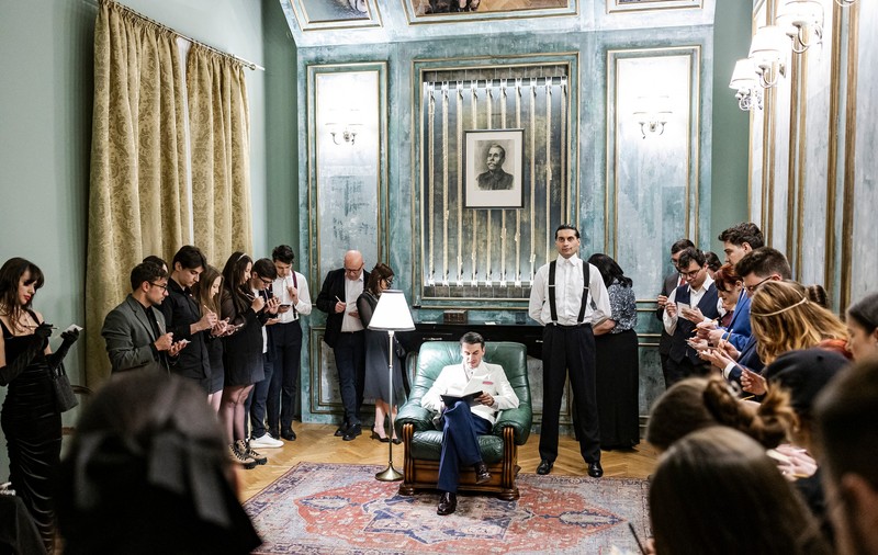 Marele Gatsby sau Chiriţa în balon? Un experiment între teatrul imersiv şi vodevil 