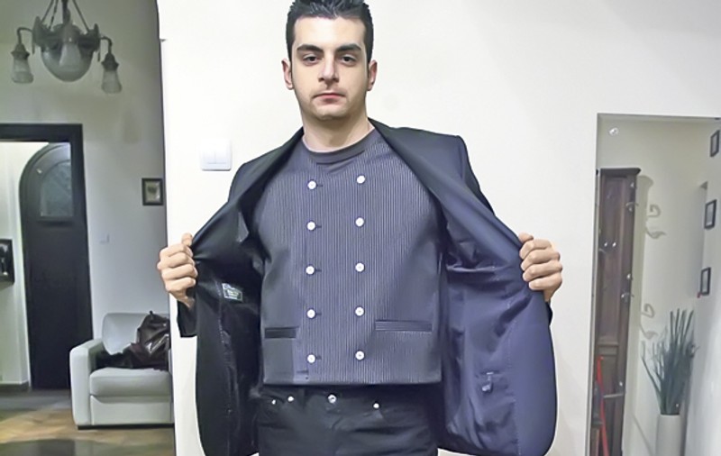 Costume antiglonţ... de lux