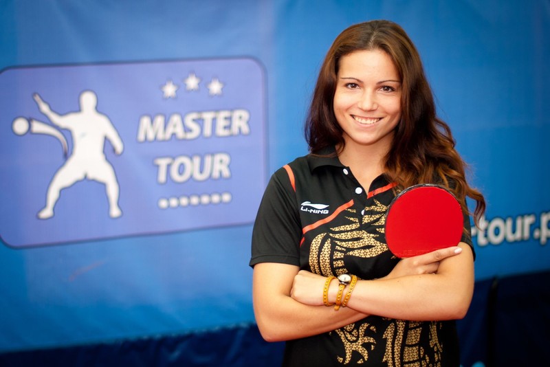 Natalia este jucătoare profesionistă de tenis de masă