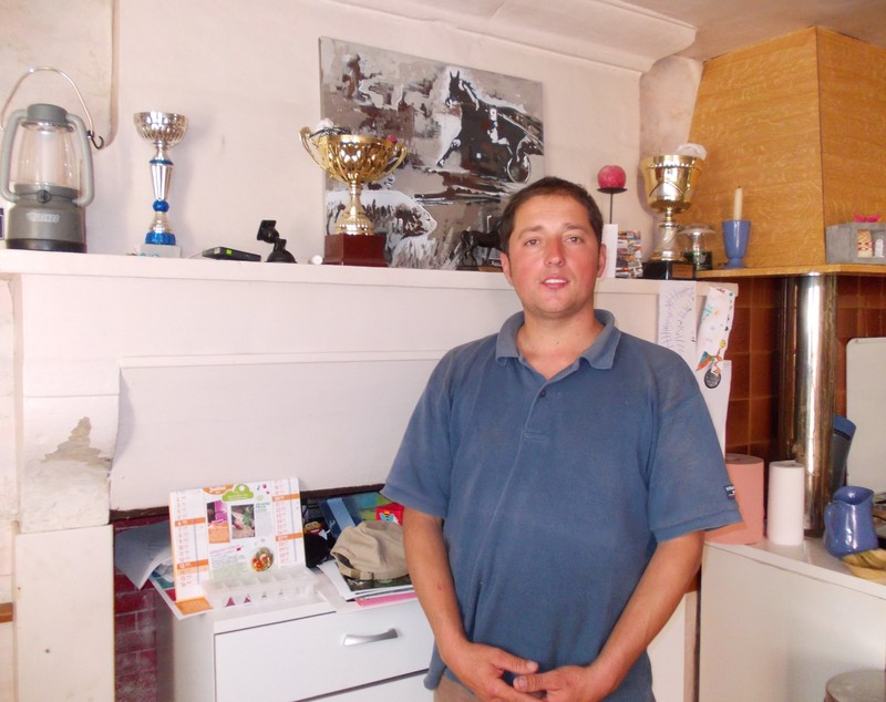 FOTO/ Povestea singurului driver român din Franța: ^”Am curățat și balega din grajduri, nu e o rușine!”