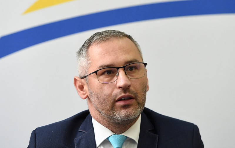 Bogdan Șchiop, lider sindical în administrația publică: „În acelaşi timp în care anunţă concedieri, se înfiinţează instituţii noi, agenţii noi, pur politice” | Interviu