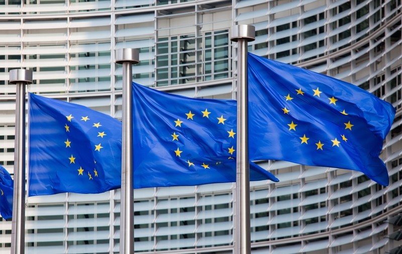 Comisia Europeană spune că „urmărește” situația din România după protestul celor 95 de jurnaliști GSP și Libertatea și avertizează că noua lege votată ieri „va impune statelor membre să respecte libertatea editorială efectivă”