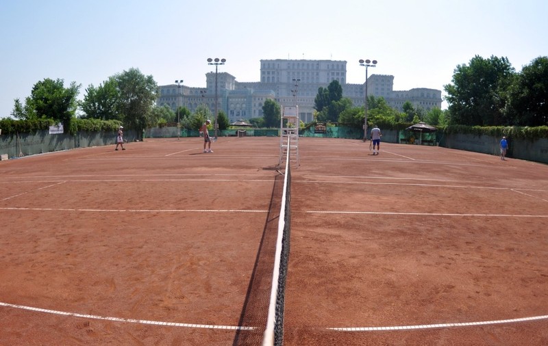 Parlamentarii vor juca tenis în baza sportivă din Palatul Parlamentului. Cât costă lucrările de reparații