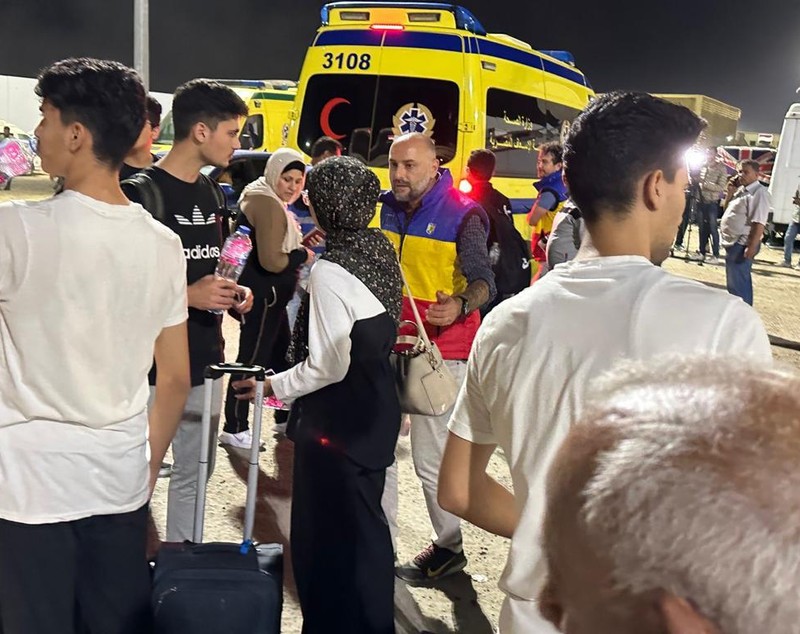 Primii români care au ieşit din Fâşia Gaza au ajuns la București. Urmează al doilea grup