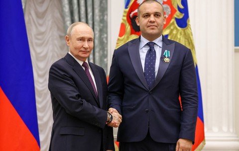 22 aprilie 2026, Moscova. Vladimir Putin (stânga) l-a primit la Umar Kremlev (dreapta) cu doar săptămâni înainte de nunta lui Donald Trump Jr. Sursa foto: Profimedia