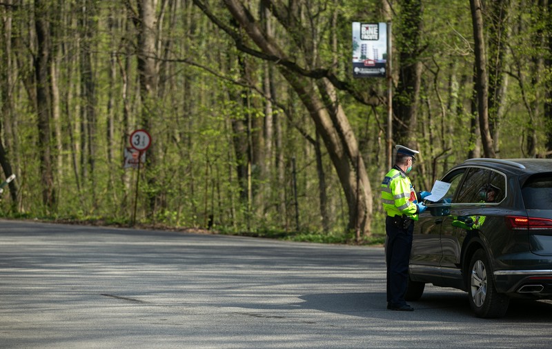 Au încercat să mintă polițiștii din Brașov, însă au fost dați de gol de copilul lor