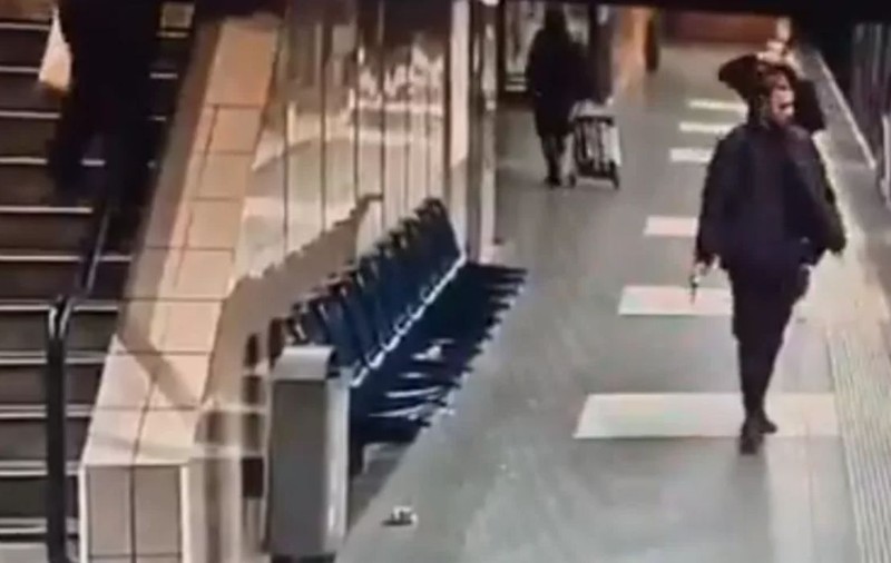Un bărbat a fost înjunghiat în gât de un străin pe care l-a lovit accidental într-o stație de metrou din Franța | VIDEO
