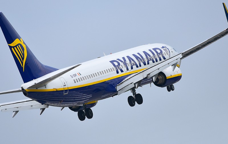 Pasagerul aspirat parțial pe geamul avionului Ryanair spune că singura propunere din partea companiei după incident a fost de a-i reprograma zborul