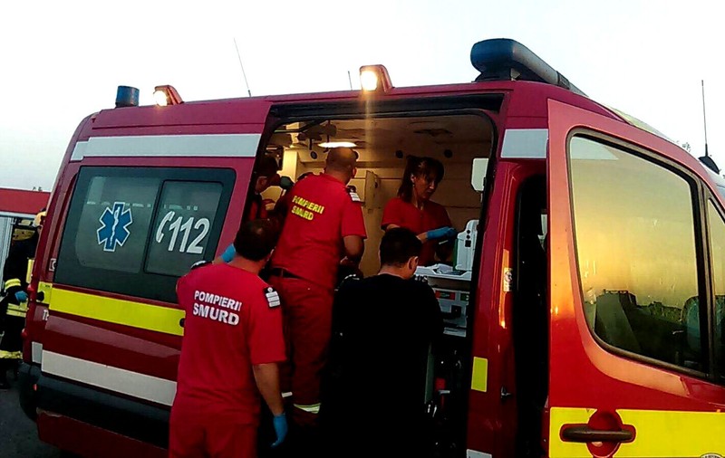 Accident grav pe E 85.  Un mort şi opt răniţi, printre care patru copii