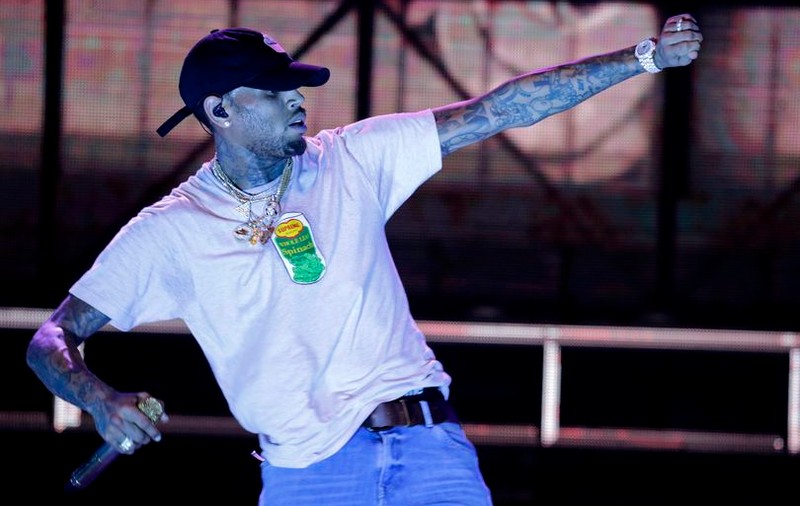 Chris Brown a fost arestat. Artistul se află în spatele gratiilor